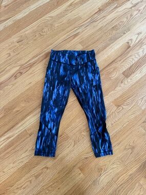 Lululemon capri leggings size 6 patterned